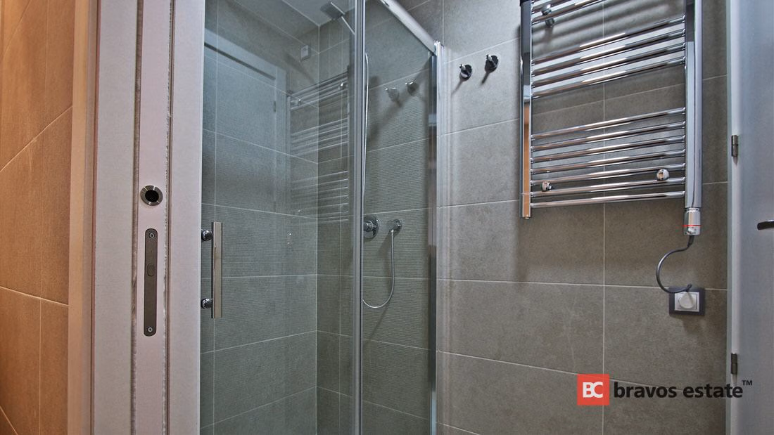 Beachside 2-Bedroom Apartment in Arenales del Sol · 113 m² - 8