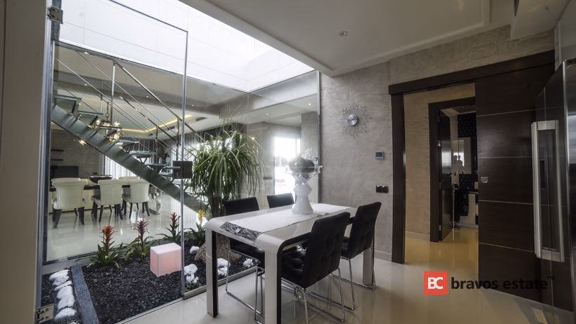 Beachside 3-Bedroom Villa in Campoamor · 193 m² - 10