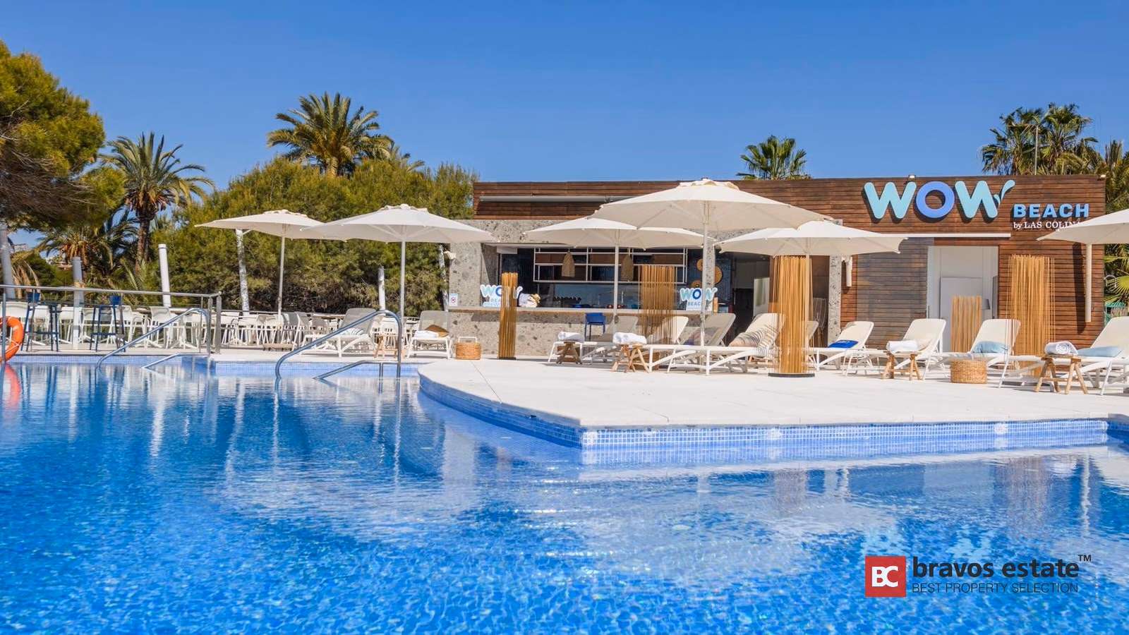 Villa Espaciosa de 3 Dormitorios en Las Colinas · 409 m² - 28