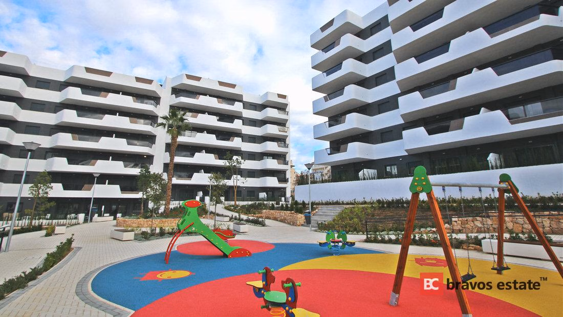 Beachside 2-Bedroom Apartment in Arenales del Sol · 113 m² - 2