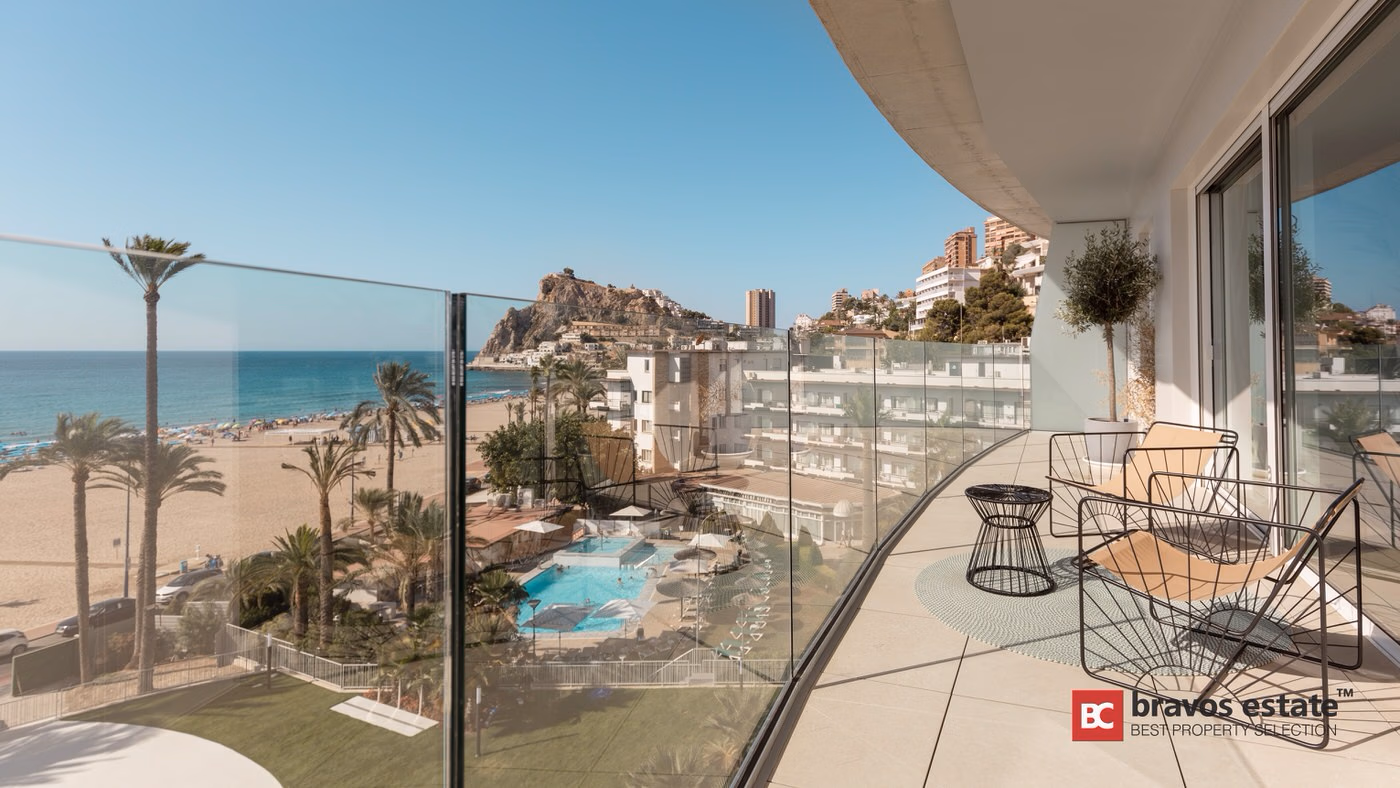 Frontline 2-Bed Apartment on Poniente Beach, Benidorm - 4