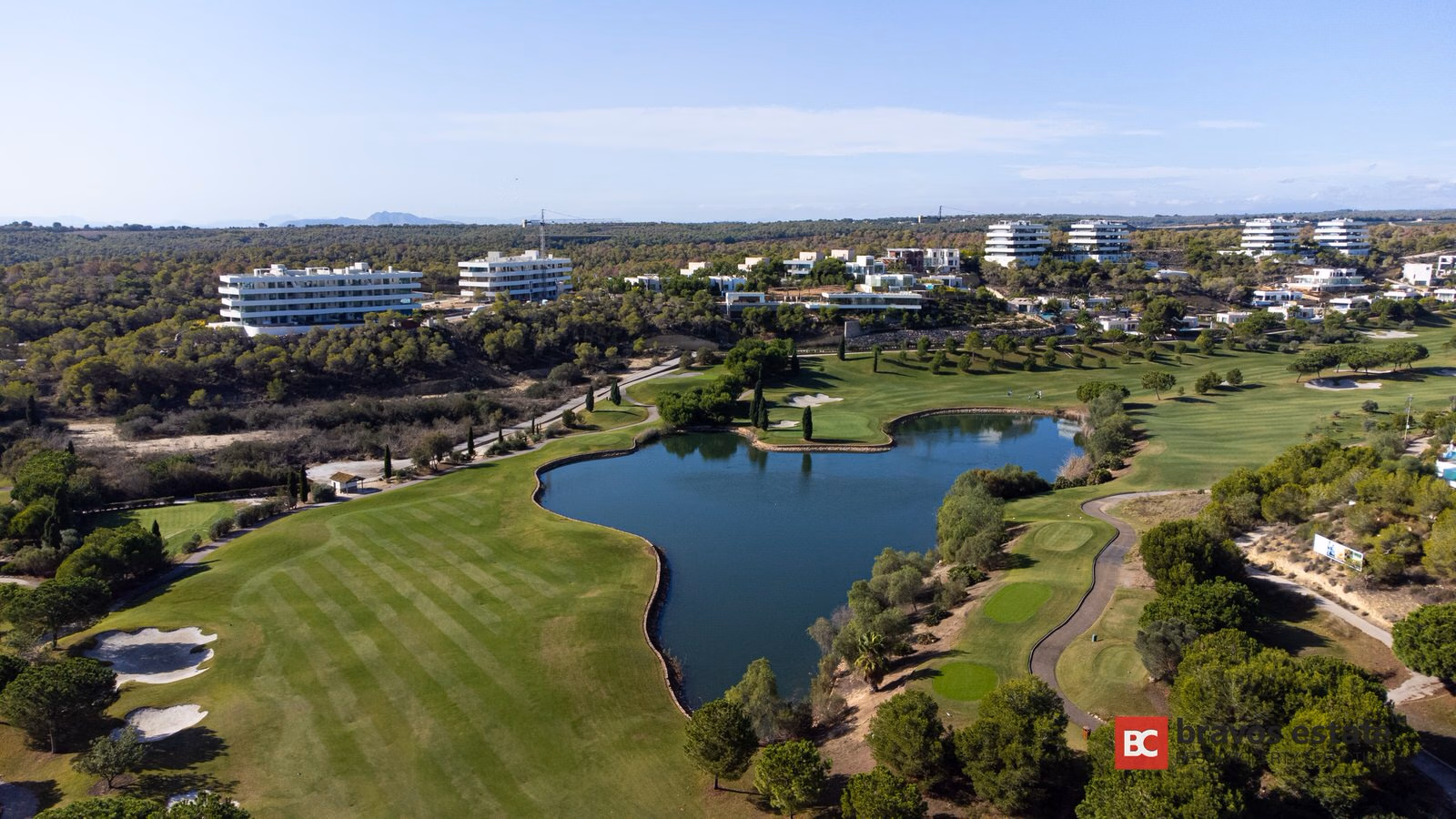 Villa Espaciosa de 3 Dormitorios en Las Colinas · 409 m² - 23