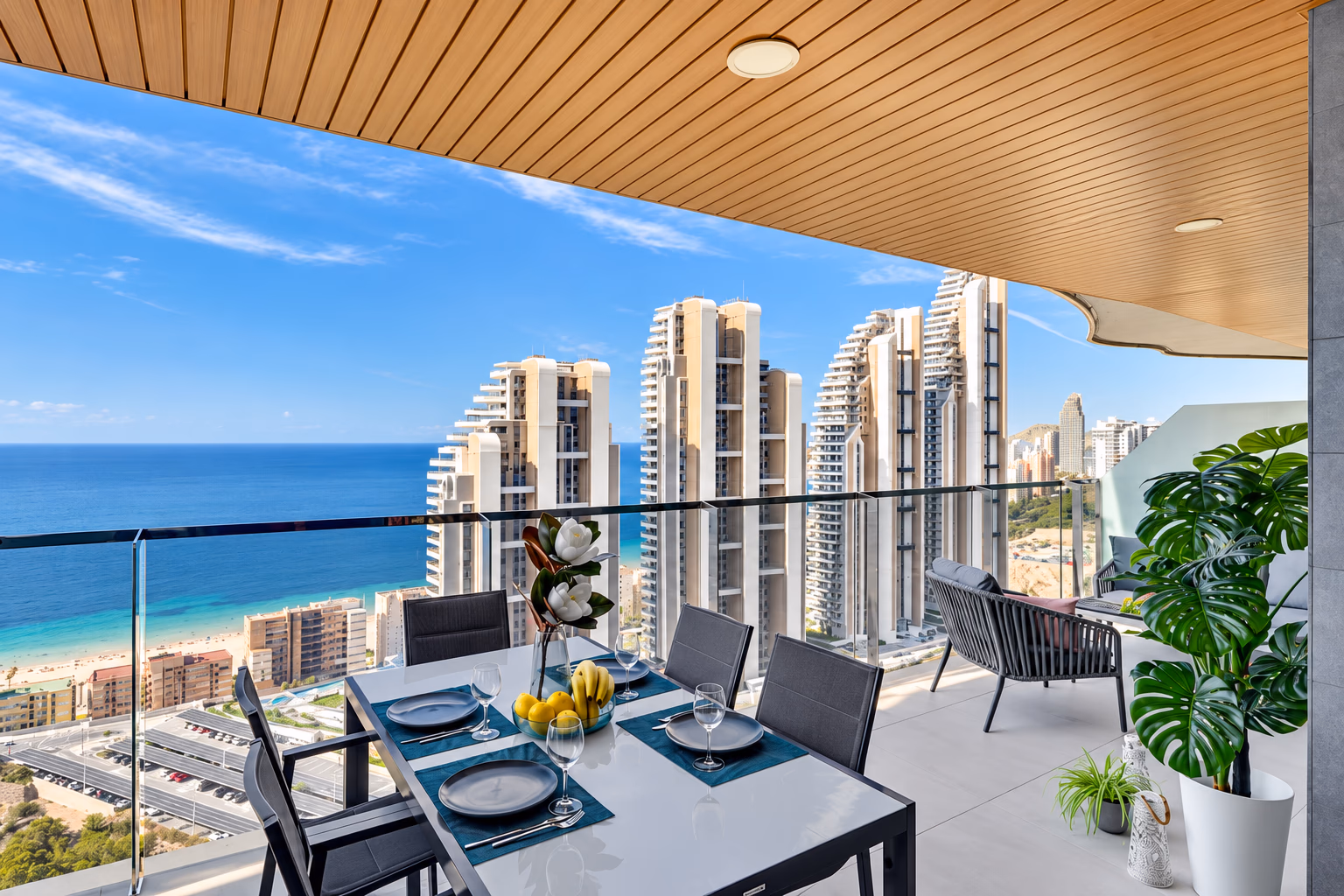 2-Bedroom Apartment on the 24th Floor of Sunset Waves — Poniente, Benidorm 1