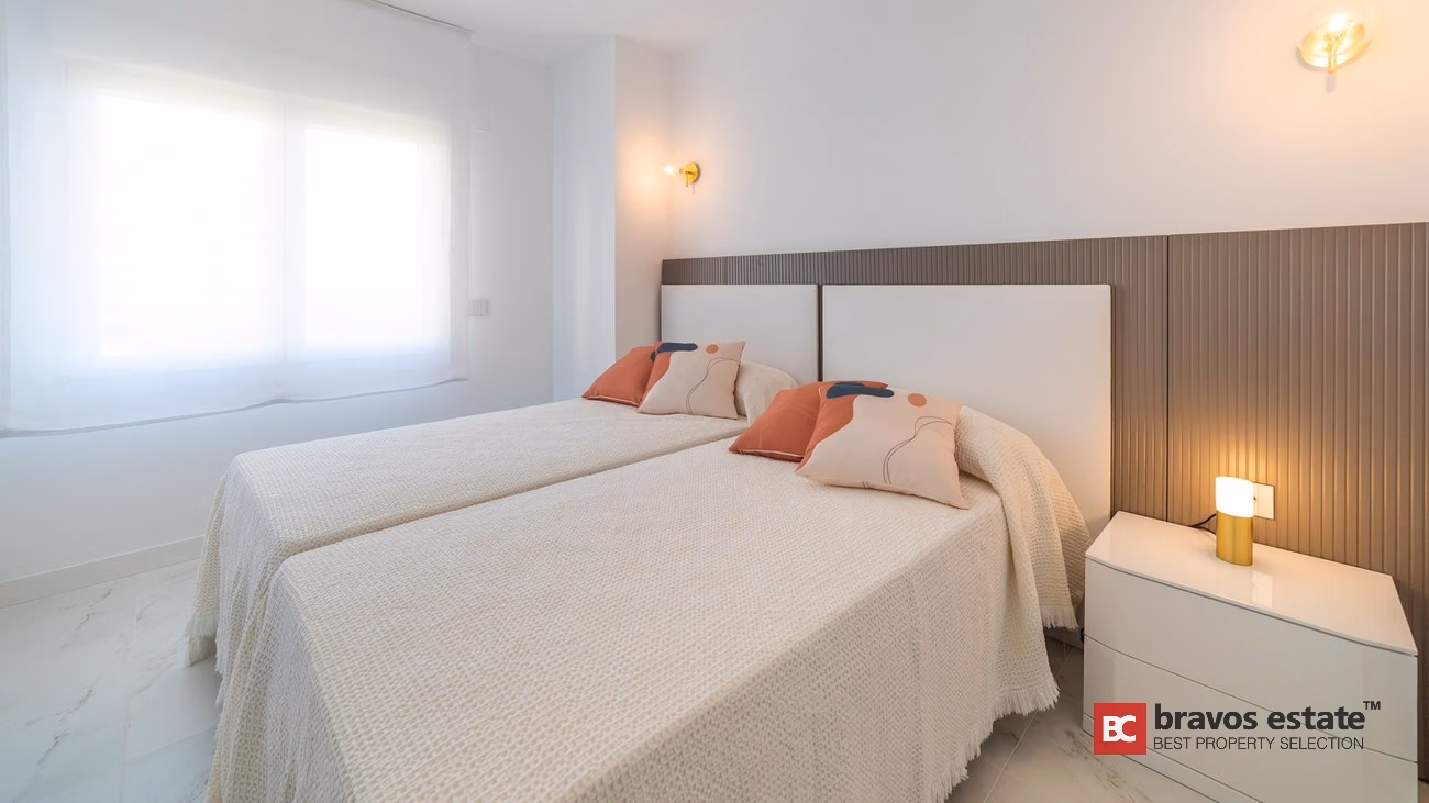 Seafront 3-Bedroom Apartment in Punta Prima - 28