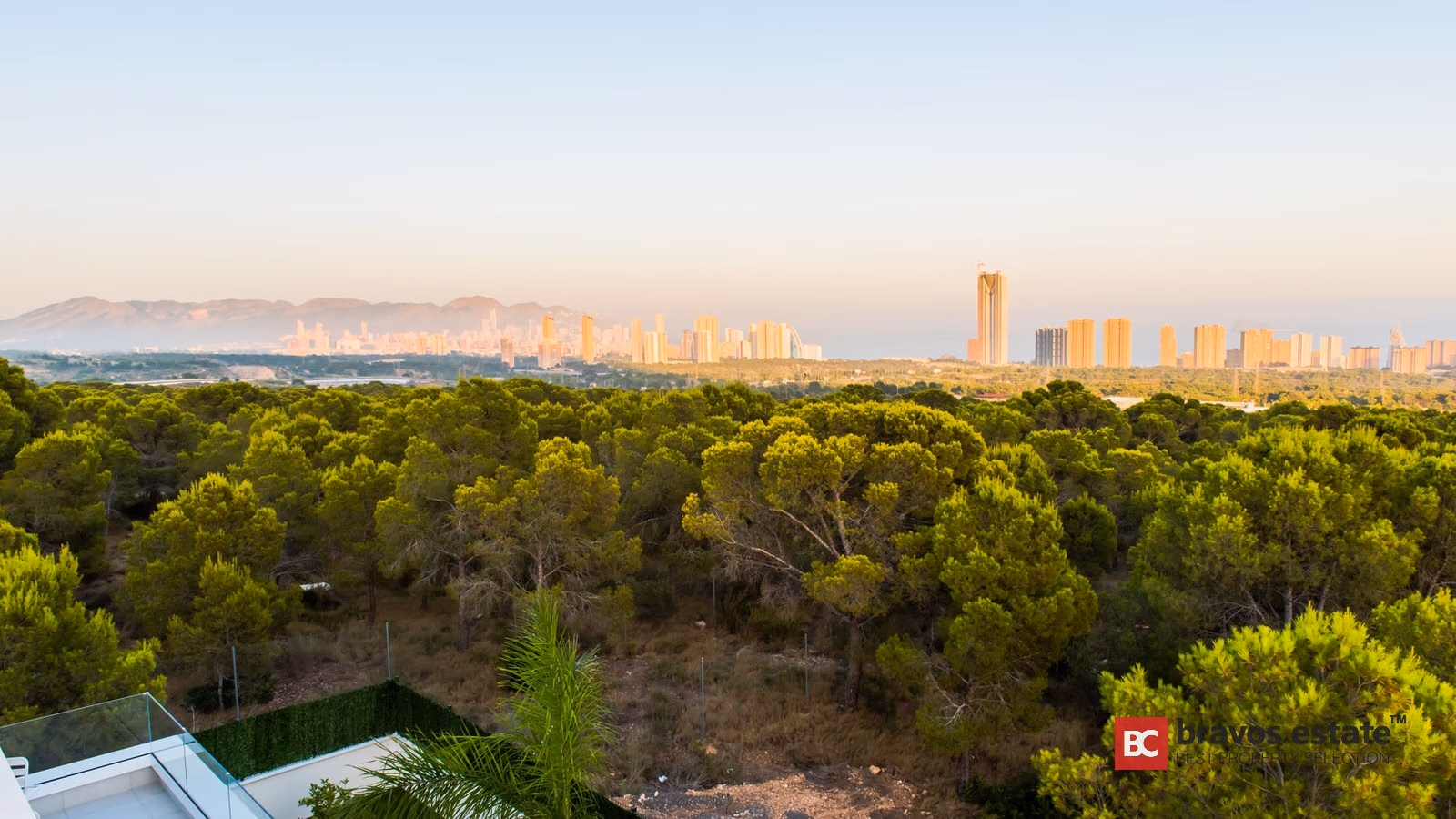 Villa Espaciosa de 3 Dormitorios en Finestrat · 328 m² - 26
