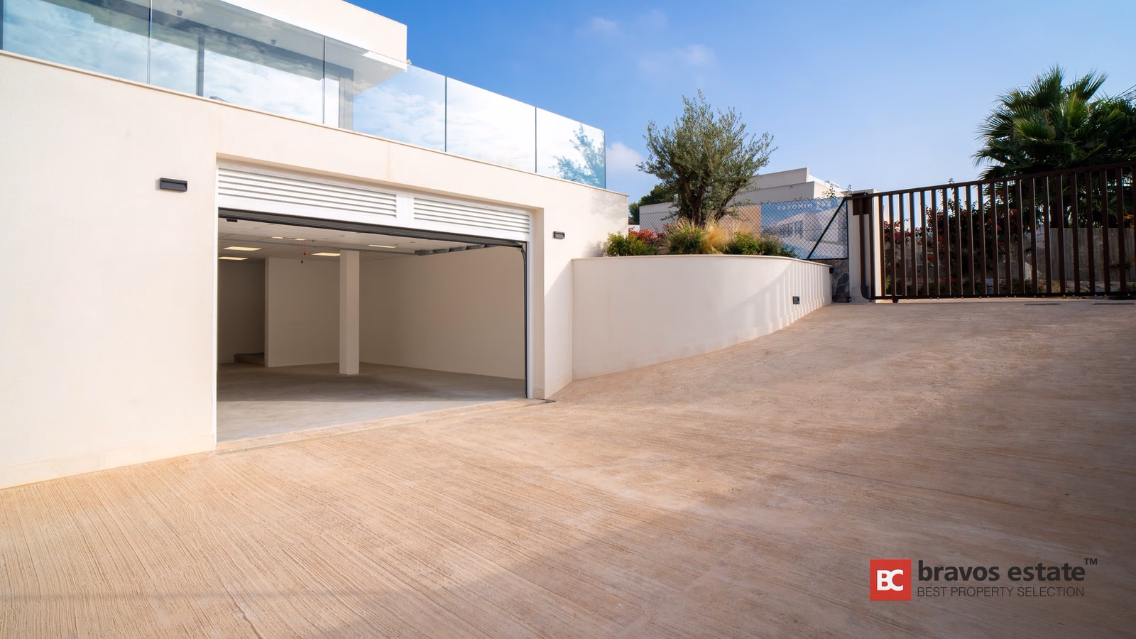 Villa Espaciosa de 3 Dormitorios en Las Colinas · 409 m² - 22