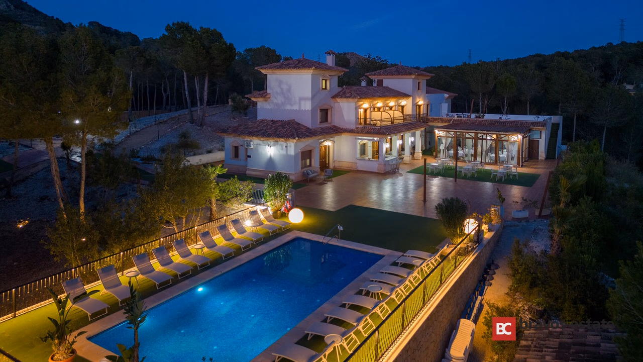 Villa De Lujo de 12 Dormitorios en Finestrat - 17