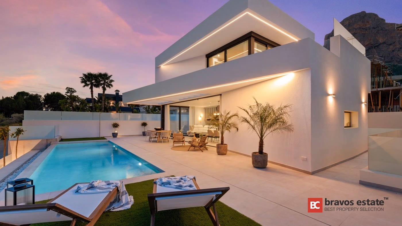 Villa with 140 m² Basement and Solar Power in La Nucía - 11
