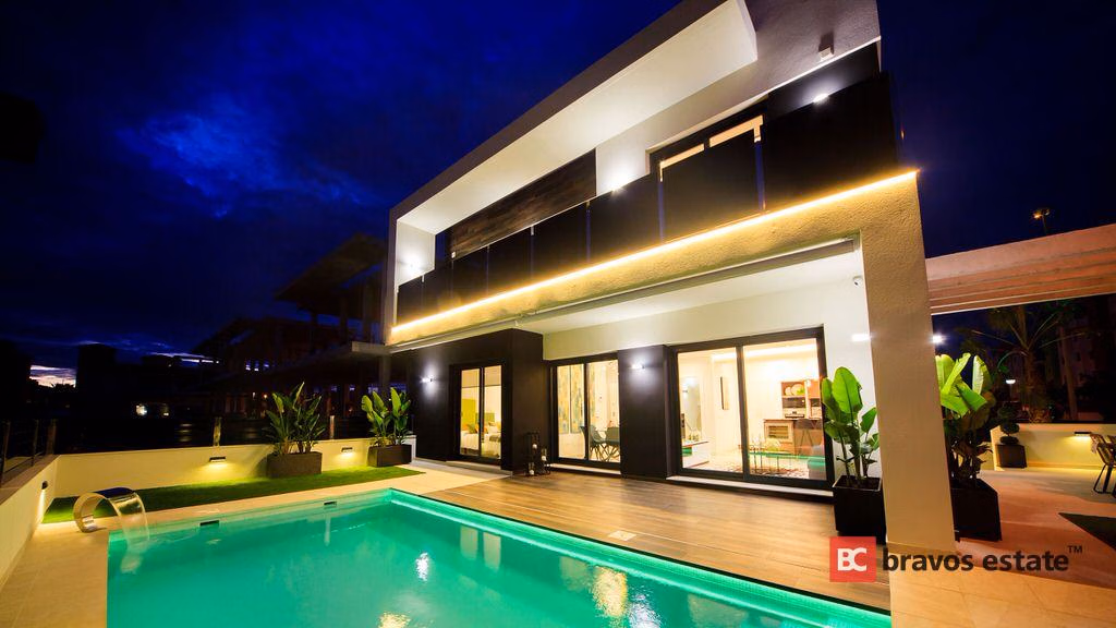 New Build 3-Bedroom Villa in Cabo Roig · 193 m² - 1