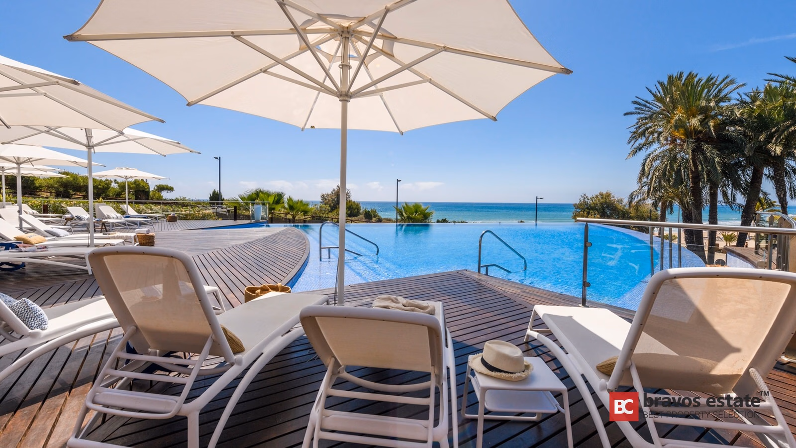 Villa Espaciosa de 3 Dormitorios en Las Colinas · 409 m² - 34