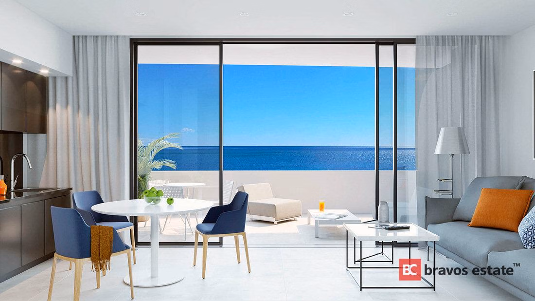 Beachside 3-Bedroom Apartment in Guardamar del Segura - 1