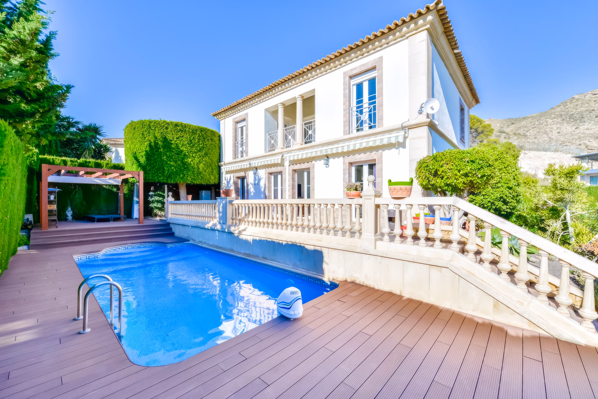 Villa with Sea and Mountain Views in Golf Bahía — Sierra Cortina, Finestrat 1