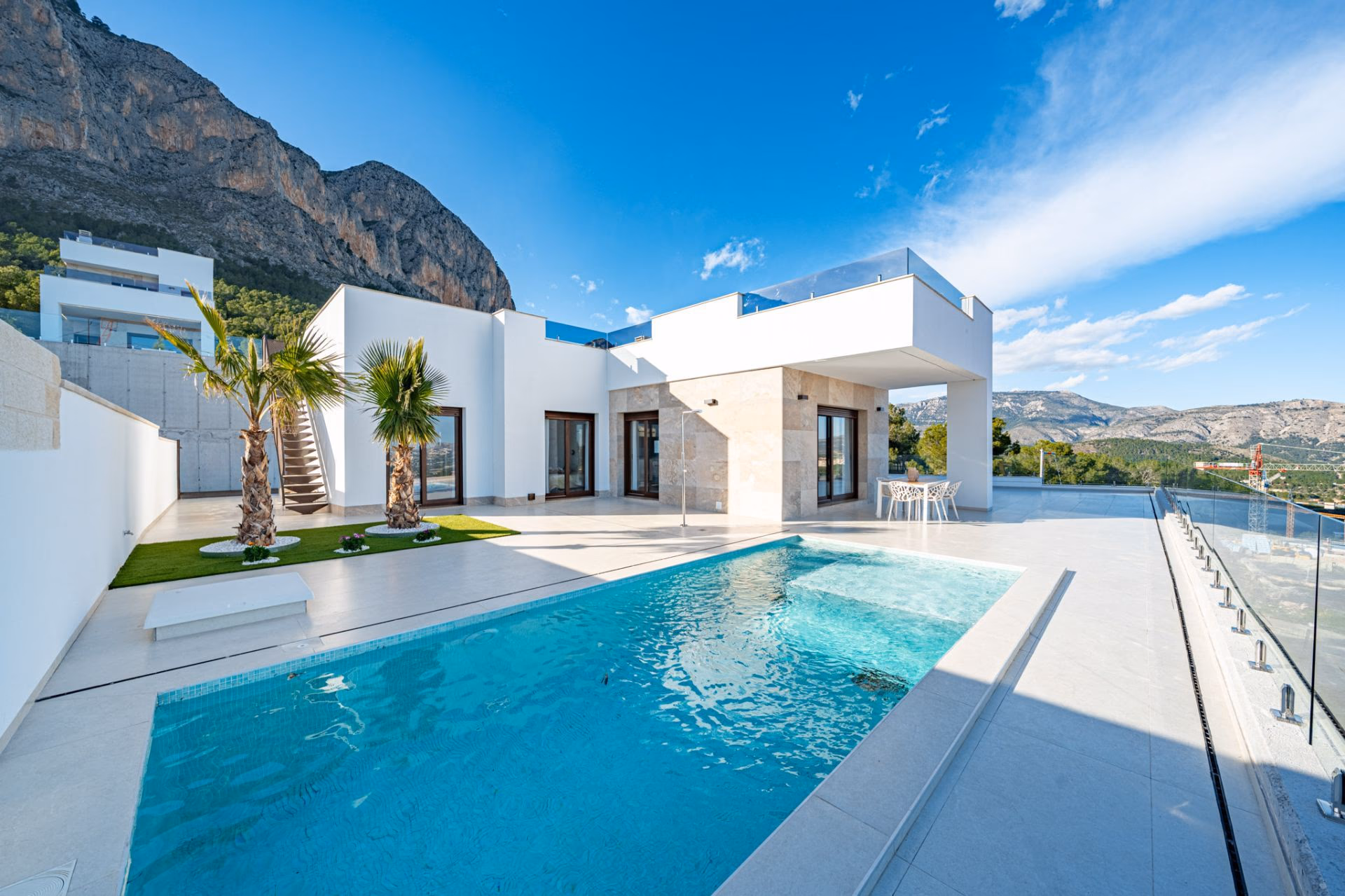 Villa Marina Baja — Villa de obra nueva con vistas al mar en Polop 1