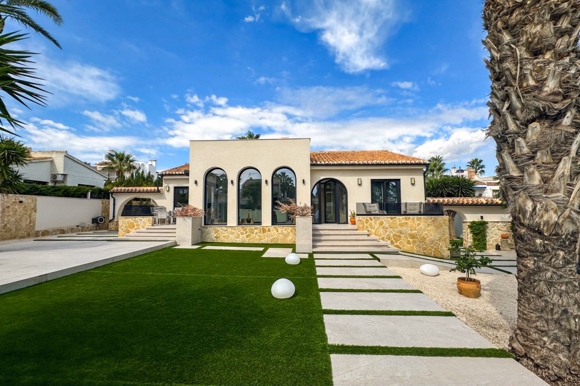 Villamartín — Refurbished 3-Bedroom Detached Villa on a 968 m² Plot 1