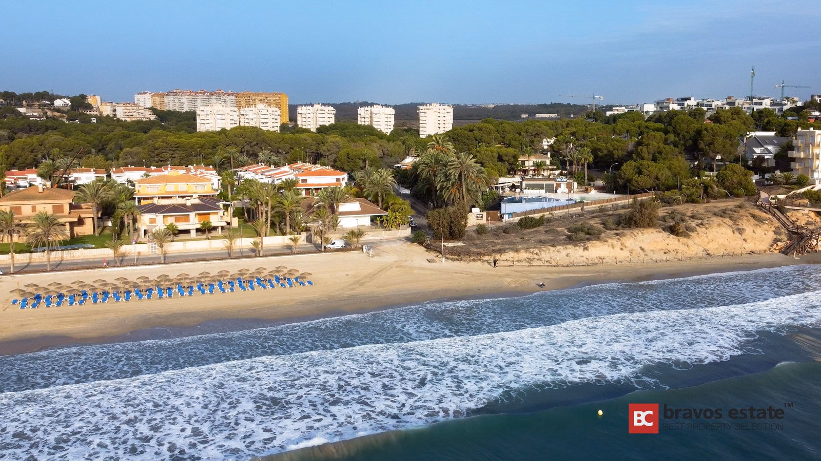 Villa Espaciosa de 3 Dormitorios en Las Colinas · 409 m² - 32
