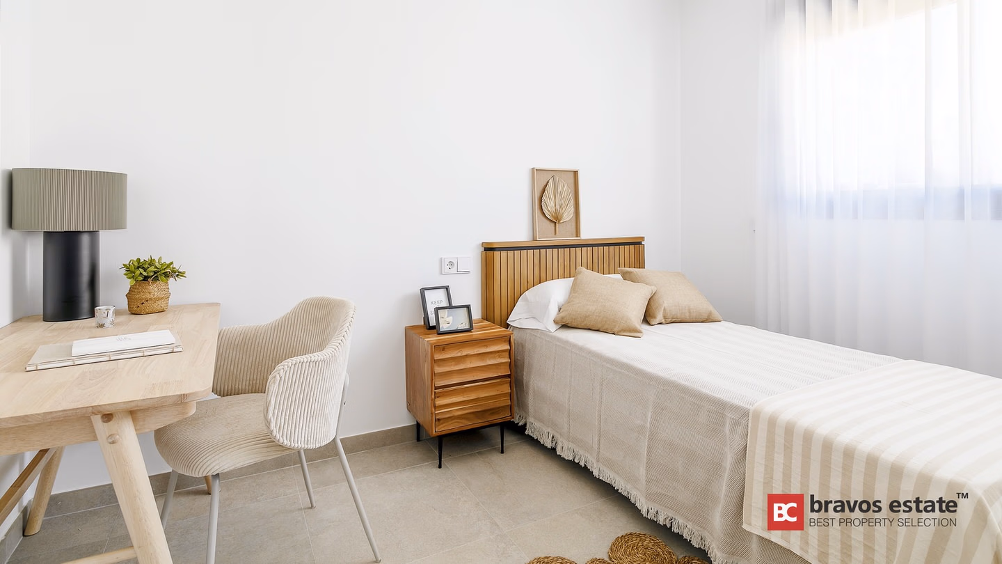 Beachside 2-Bedroom Apartment in Arenales del Sol - 10