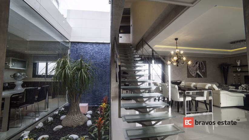 Beachside 3-Bedroom Villa in Campoamor · 193 m² - 8
