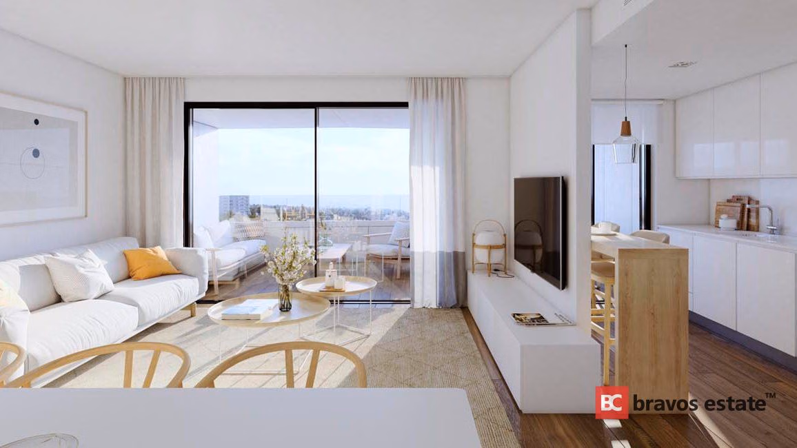 Seafront 3-Bedroom Apartment in Playa de San Juan - 4