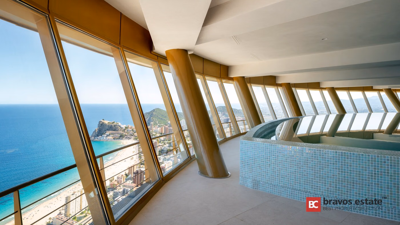 Beachside 2-Bedroom Apartment in Benidorm - 26