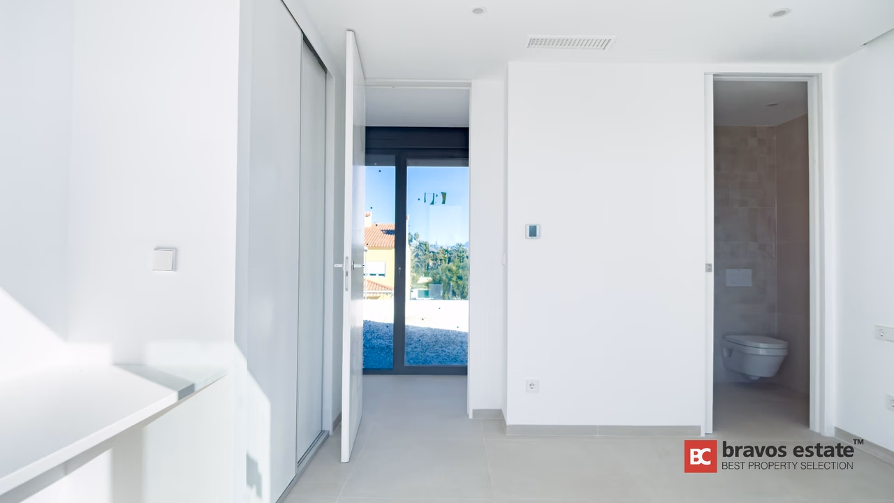 Villa Cerca del Mar de 5 Dormitorios en El Campello · 275 m² - 13