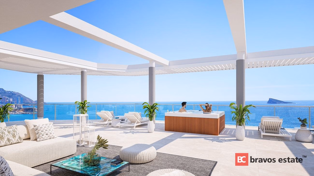 Seafront 2-Bedroom Apartment in Benidorm · 110 m² - 18