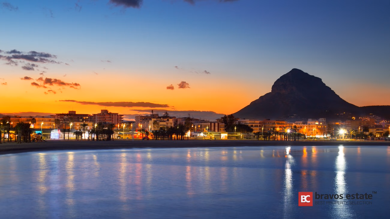 Beachside 2-Bedroom Apartment in Javea - 19
