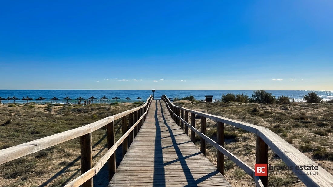 Beachside 2-Bedroom Apartment in Arenales del Sol - 19