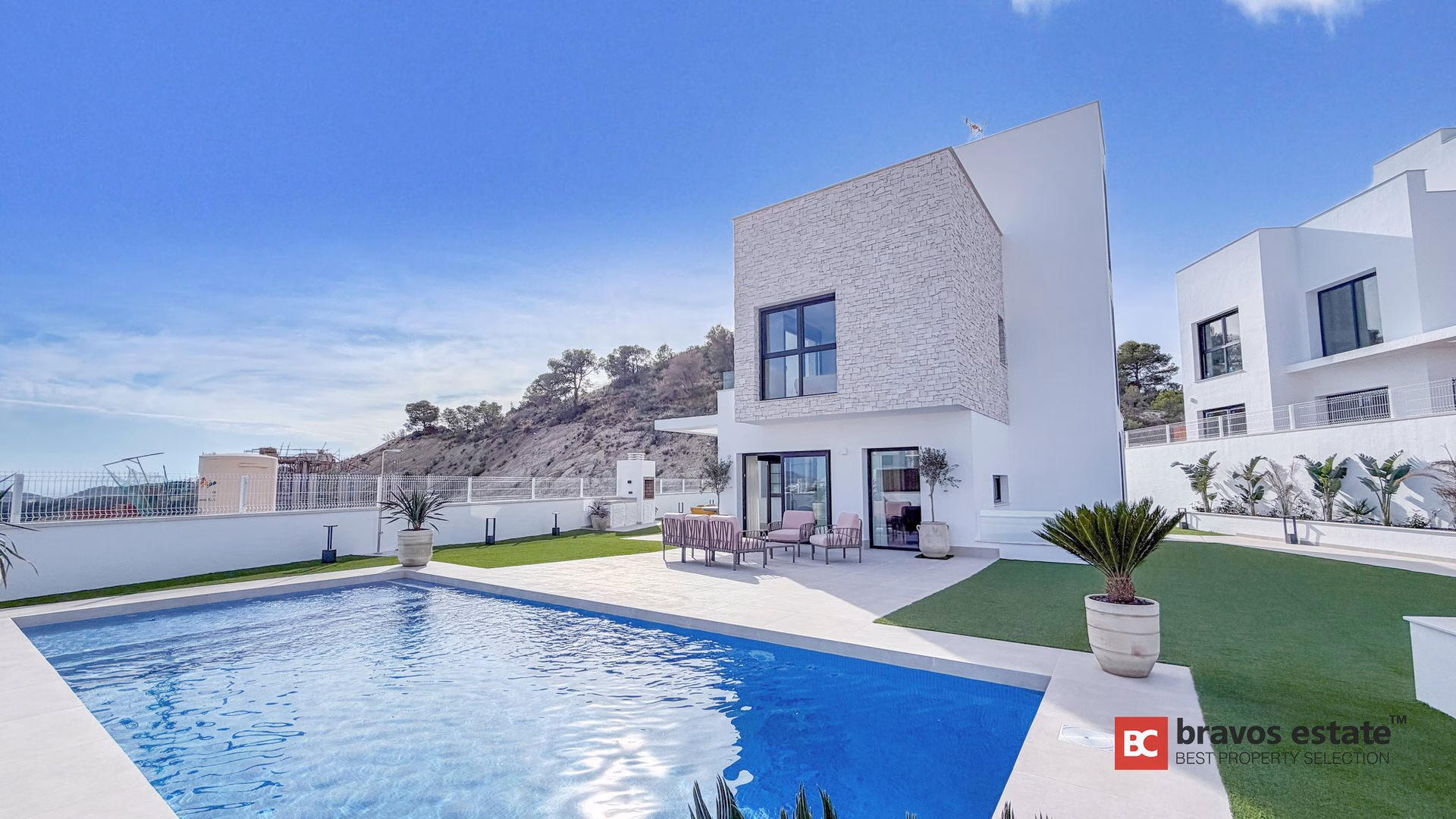 Spacious 4-Bedroom Villa in Finestrat - 1