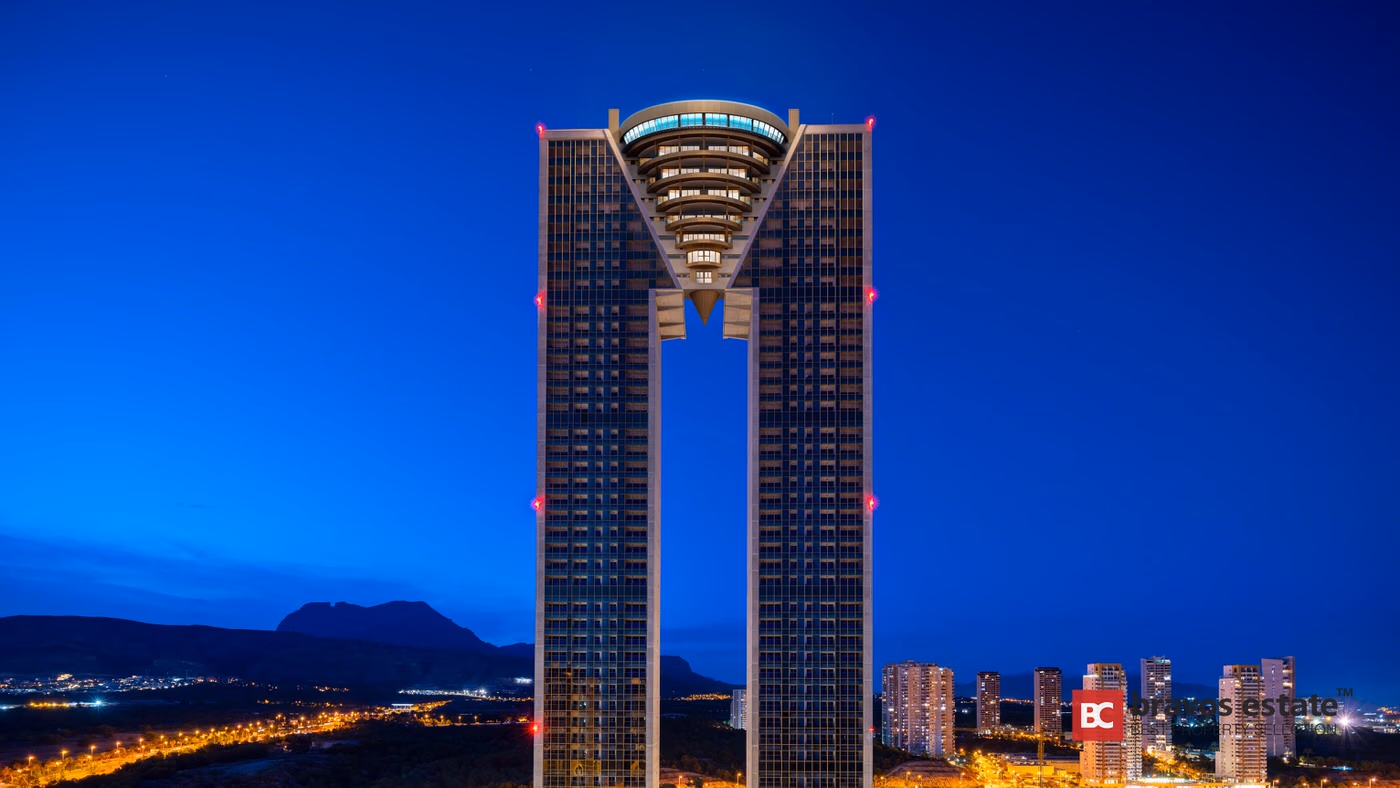 Beachside 2-Bedroom Apartment in Benidorm - 8