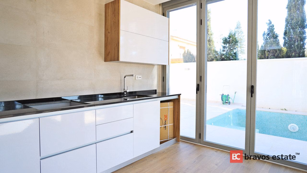 Spacious 3-Bedroom Villa in Playa de San Juan - 14