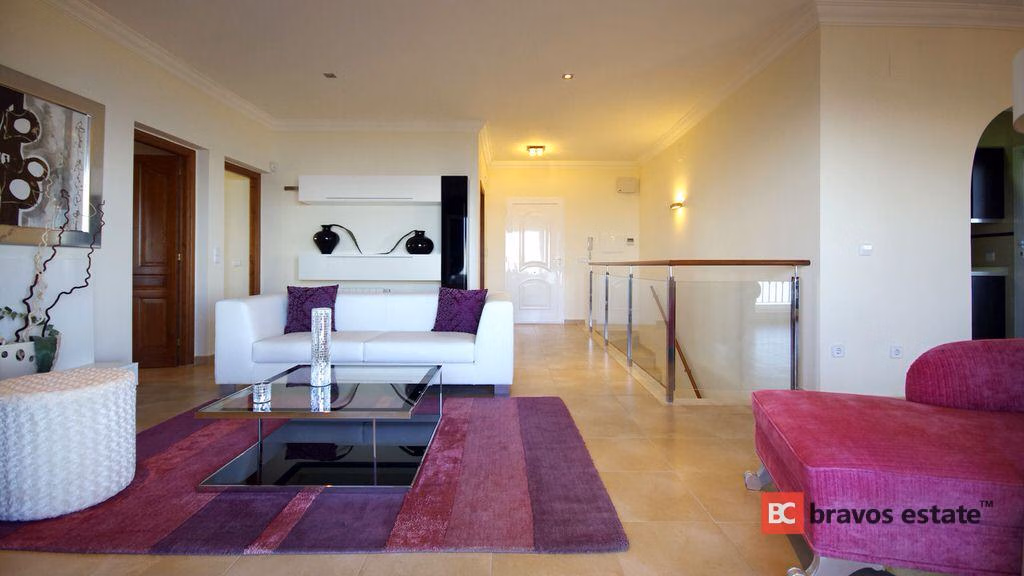 Beachside 3-Bedroom Villa in Cumbre del Sol - 11