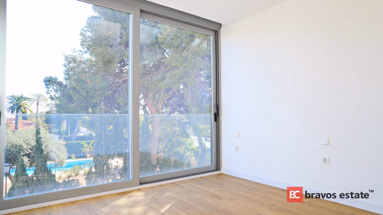 Spacious 3-Bedroom Villa in Playa de San Juan - 5